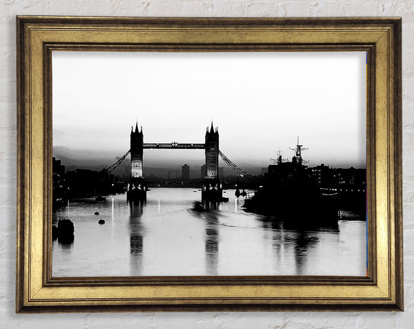 London Bridge B n W