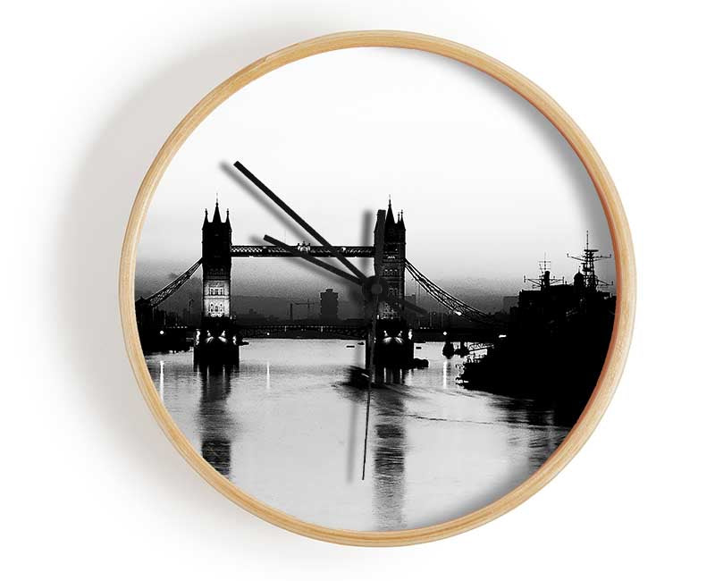 London Bridge B n W Clock - Wallart-Direct UK