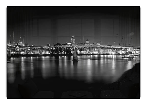 London Thames B~w