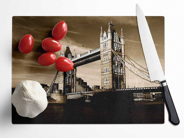 London Brown Beauty Glass Chopping Board