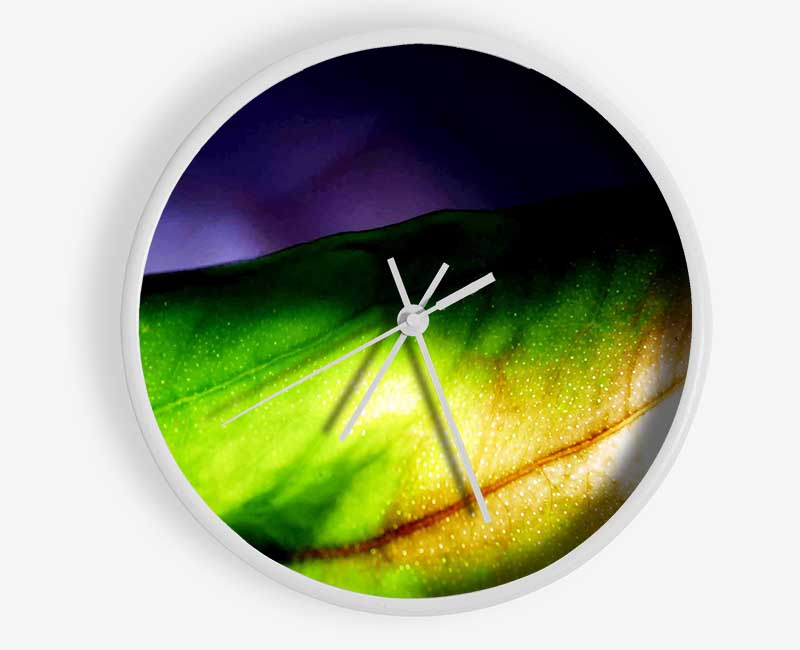 Vibrant Green Leaf Light Clock - Wallart-Direct UK