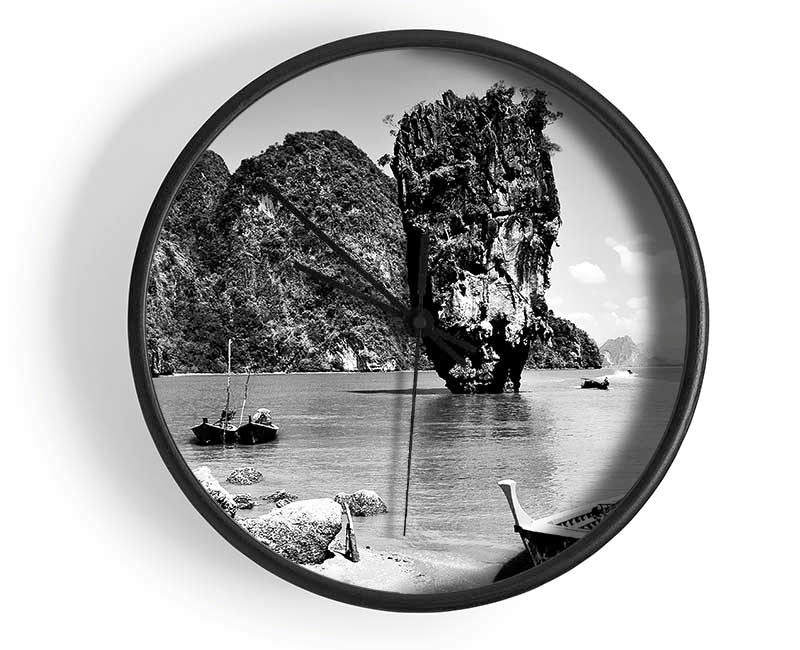 Paradise Island Boats B n W Clock - Wallart-Direct UK