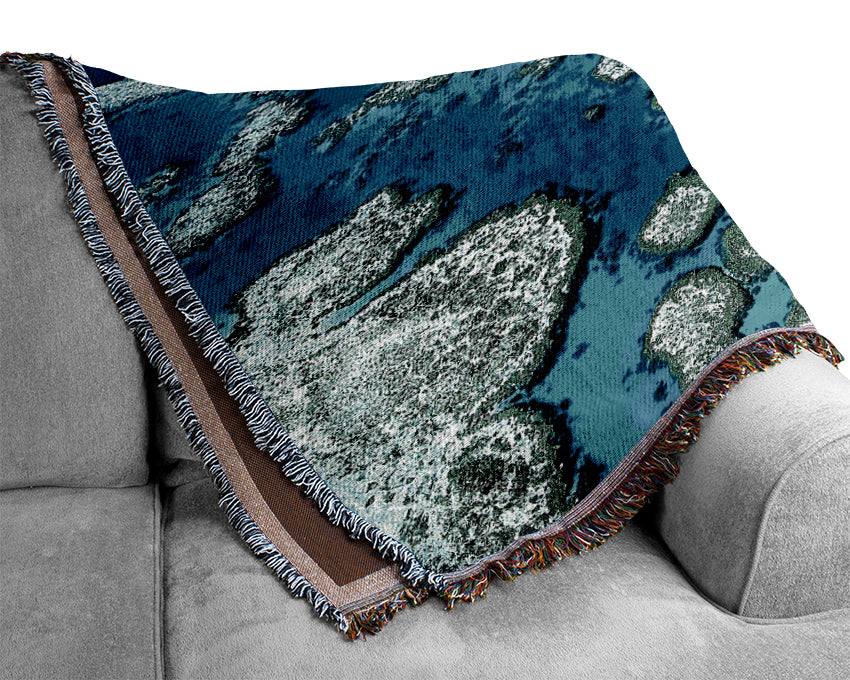 The Flow Of The Ocean Islands Woven Blanket