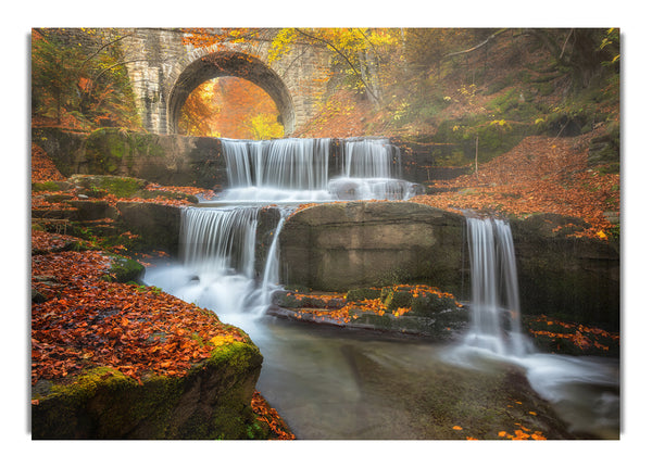 Wasserfall unter der Brücke