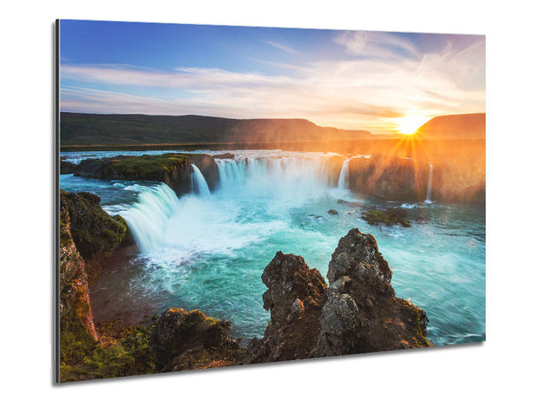 Waterfalls emptied into the sea