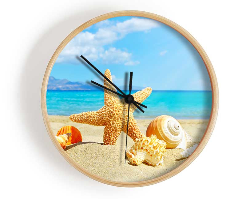 Starfish standing in the sand Clock - Wallart-Direct UK